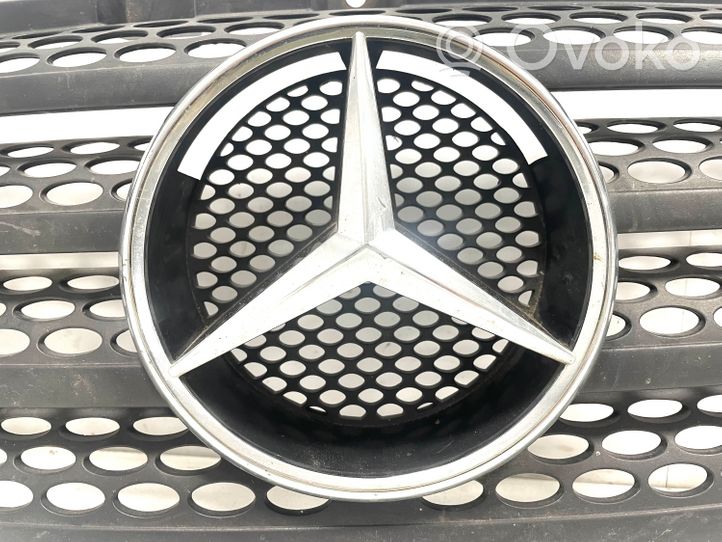 Mercedes-Benz Vito Viano W639 Grille calandre supérieure de pare-chocs avant A6398800185