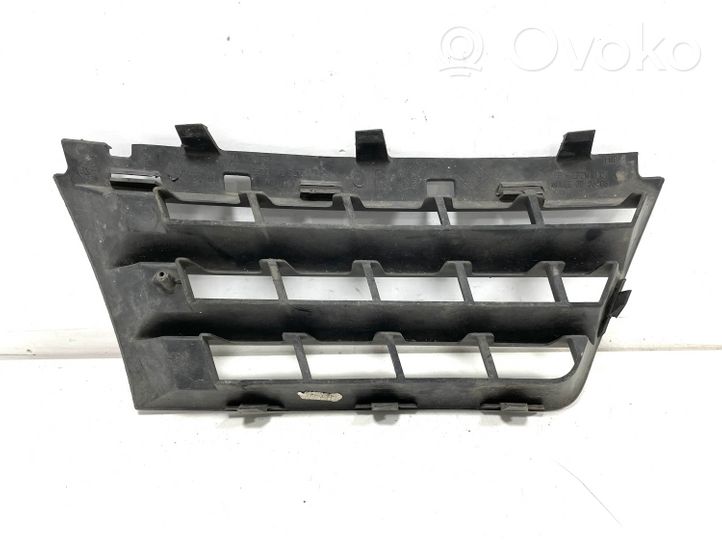 Renault Scenic II -  Grand scenic II Front bumper upper radiator grill 8200140329