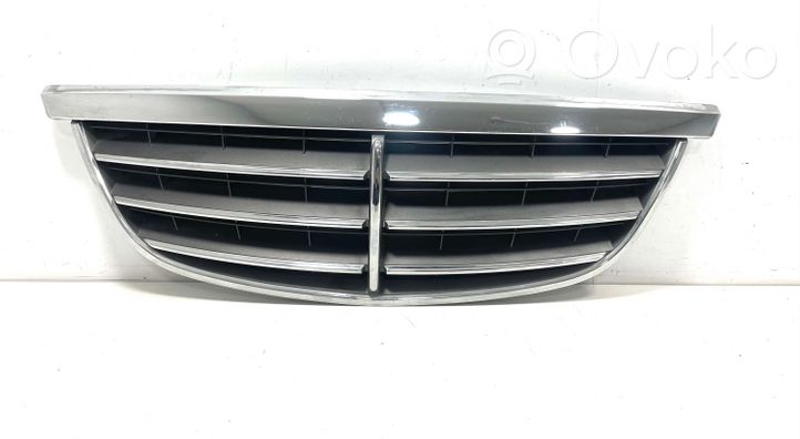 SsangYong Kyron Grille calandre supérieure de pare-chocs avant 7945109100