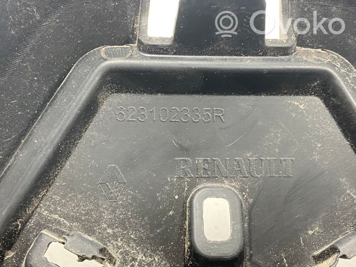 Renault Captur Grotelės viršutinės 623102335R