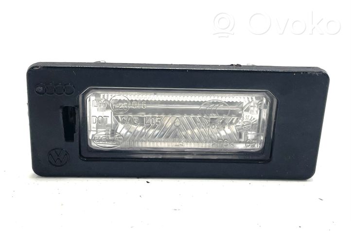 Audi A5 8T 8F Lampa oświetlenia tylnej tablicy rejestracyjnej 8T0943021