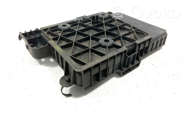 Renault Megane II Boîte de batterie 8200166032