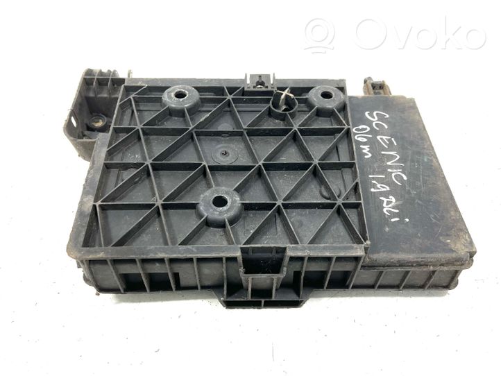 Renault Scenic II -  Grand scenic II Boîte de batterie 8200166032