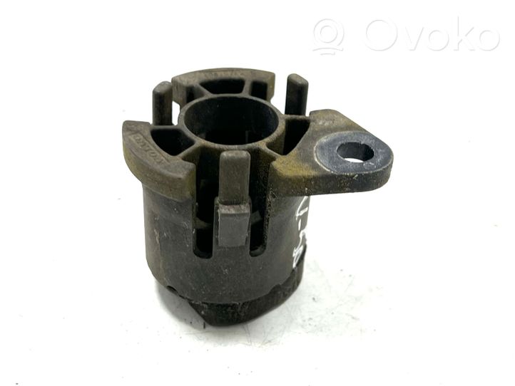 Volvo V50 Fixation de radiateur 30639749