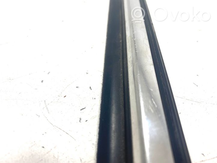 Toyota Avensis T250 Rivestimento modanatura del vetro della portiera anteriore 