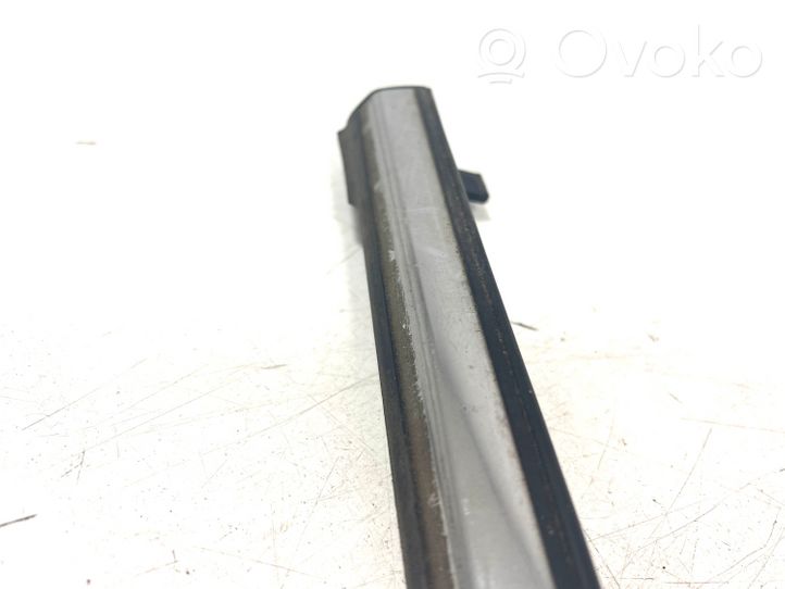 Toyota Avensis T250 Rivestimento modanatura del vetro della portiera anteriore 