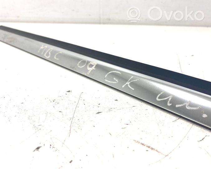 Mercedes-Benz C AMG W204 Rivestimento modanatura del vetro della portiera posteriore 