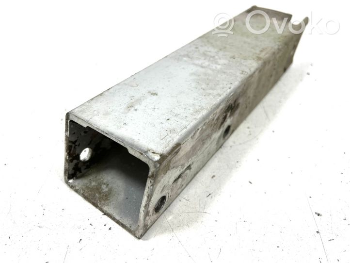 Audi A6 S6 C6 4F Aizmugurē bampera amortizators 4F9807331