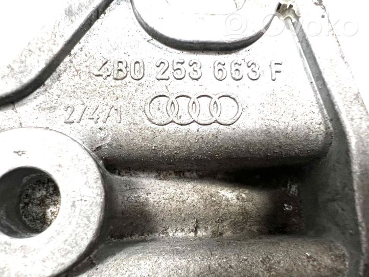 Audi A4 S4 B7 8E 8H Äänenvaimentimen kannattimen pidin 4B0253663F