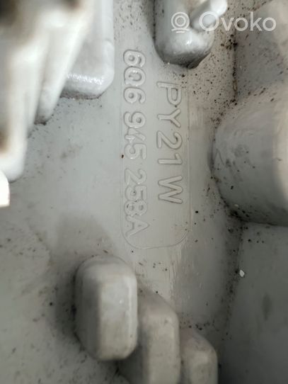 Volkswagen Polo Aizmugures spuldzes vāka turētājs 6Q6945258A