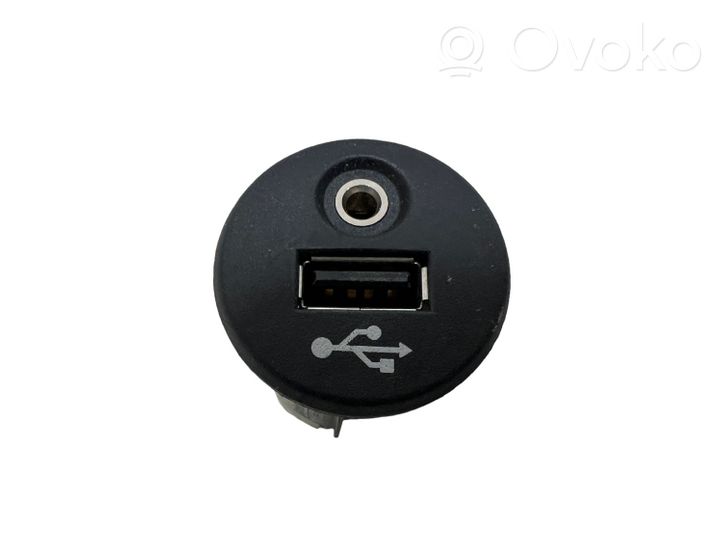 Nissan Qashqai USB socket connector 28023BH00A
