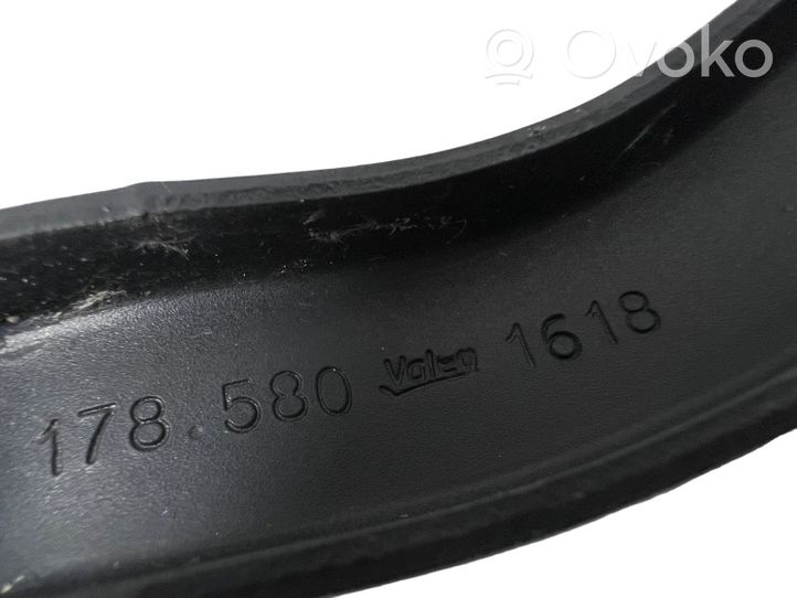 Opel Corsa E Windshield/front glass wiper blade 13284136