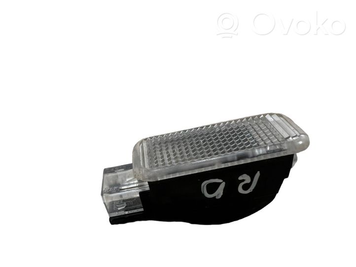 Audi A4 S4 B8 8K Lampka drzwi przednich 4B094741