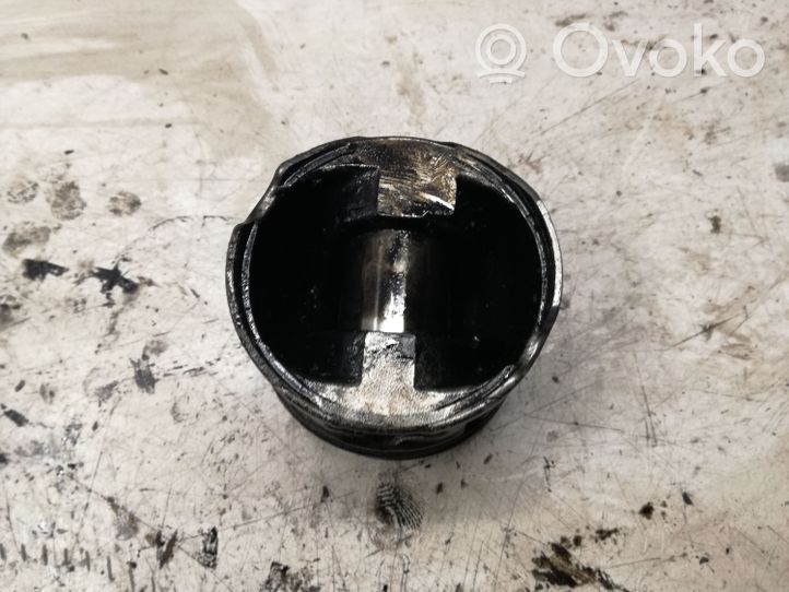 Nissan Qashqai+2 Piston 