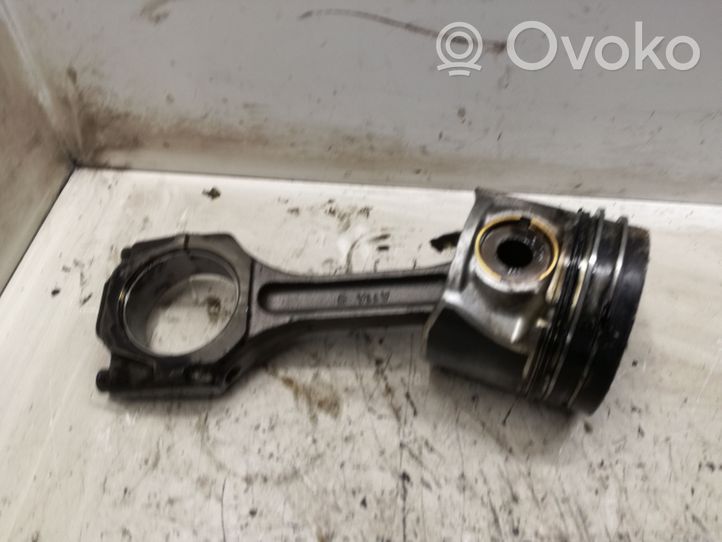 Hyundai Trajet Piston avec bielle 