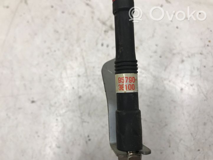 KIA Sorento Antena de radio 957903E100