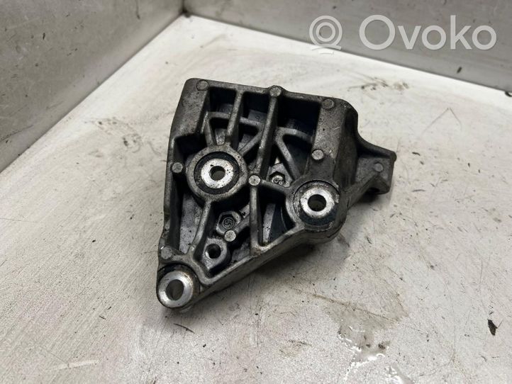 Jaguar XF Supporto di montaggio della pompa del servosterzo QVU500340