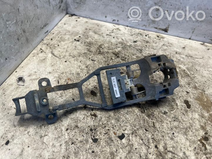 Volkswagen Touareg I Support poignée extérieur de porte avant 7L0837886C