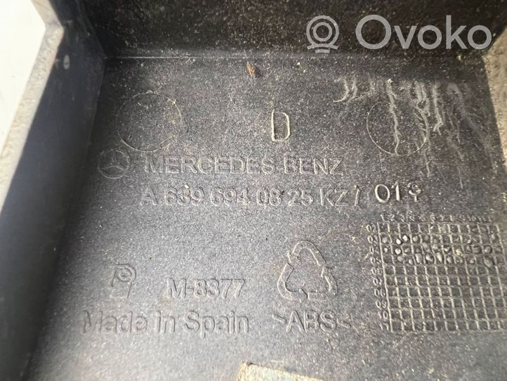 Mercedes-Benz Vito Viano W639 Listwa pod lampę tylną A6396940825