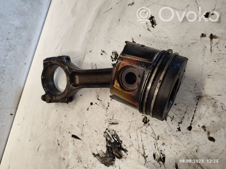 Renault Trafic II (X83) Piston avec bielle 