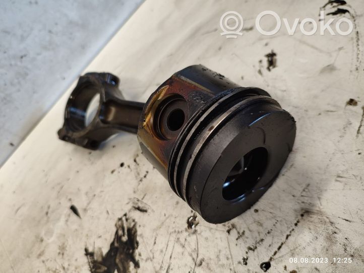 Renault Trafic II (X83) Piston avec bielle 