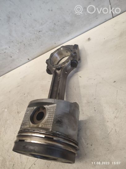 Nissan Navara D22 Piston avec bielle 