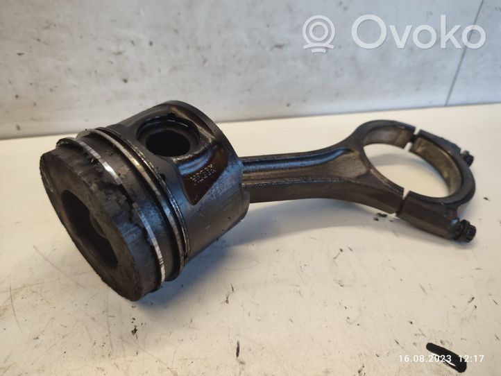 Peugeot 607 Piston avec bielle 