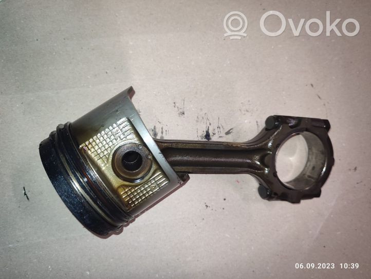 Nissan Navara D22 Piston avec bielle 