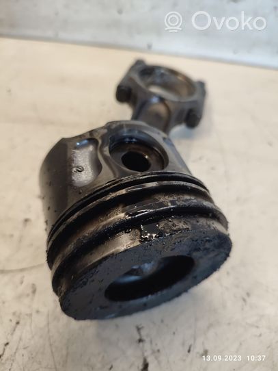 Volvo V50 Piston avec bielle 