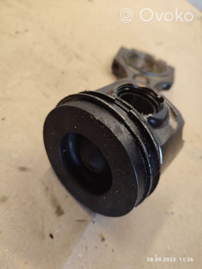 BMW X5 E70 Piston with connecting rod 
