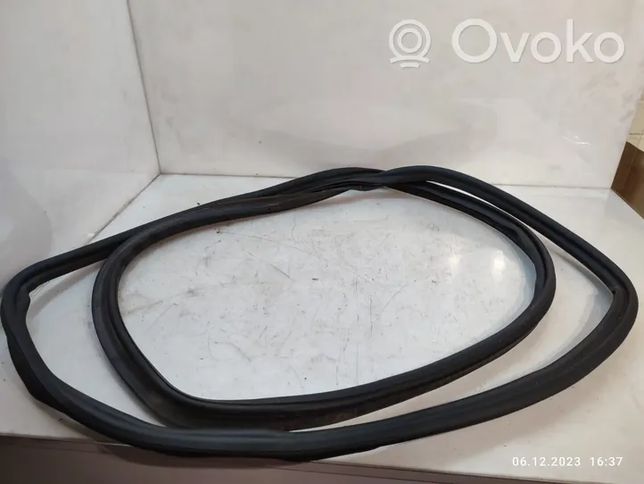 Volkswagen Touareg II Trunk rubber seal (body) 