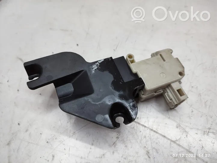 Volkswagen Touareg II Verrouillage du bouchon du réservoir de carburant 380958762A