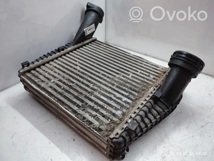 Volkswagen Touareg II Radiatore intercooler 7L6145803D