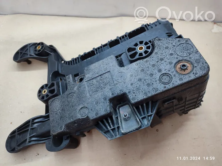 Volkswagen Tiguan Boîte de batterie 1K0915333