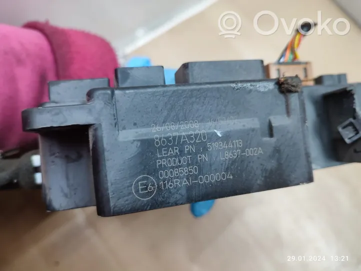 Peugeot 4007 Fuse module 8637A320