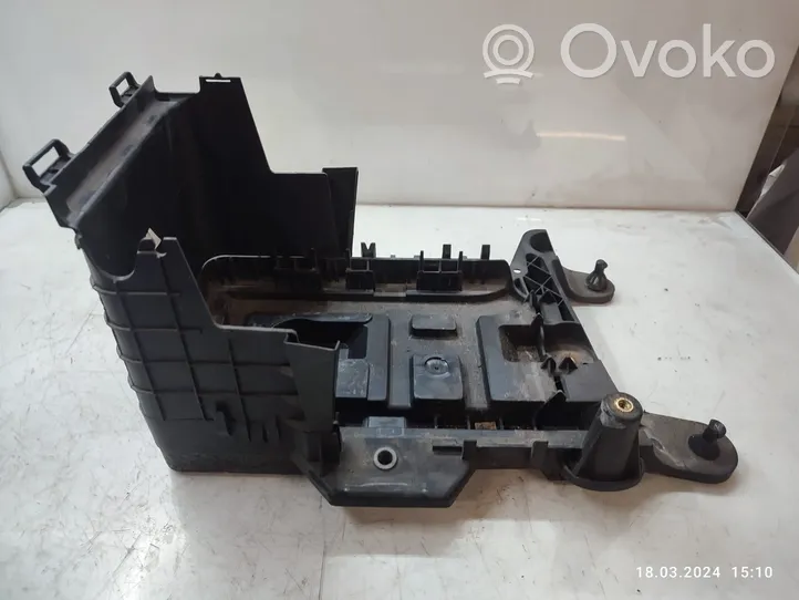 Audi A3 S3 8P Battery tray 1K0915333