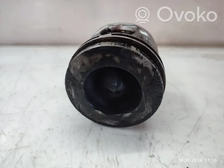 Nissan Qashqai+2 Piston 