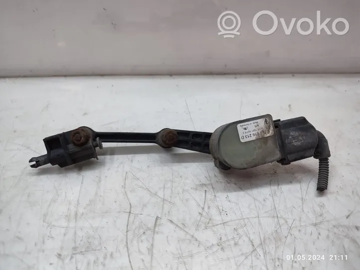 Audi Q7 4L Czujnik poziomu zawieszenia pneumatycznego osi przedniej 7L0616213D