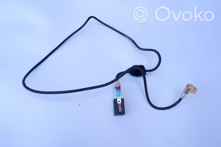 BMW X3 F25 Connettore plug in USB 9237656