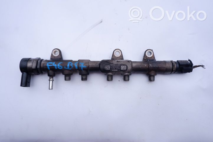 BMW 2 F46 Listwa wtryskowa 8514154