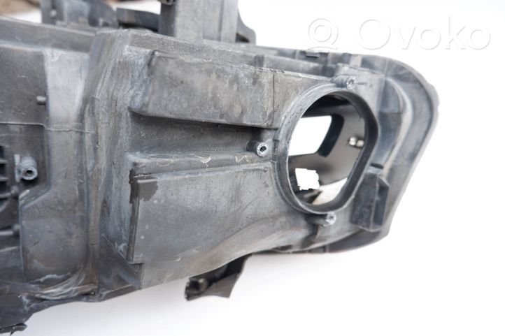 BMW 2 F46 Lampa przednia 7422580