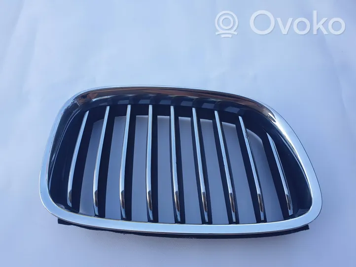 BMW 5 GT F07 Grille calandre supérieure de pare-chocs avant 7340318