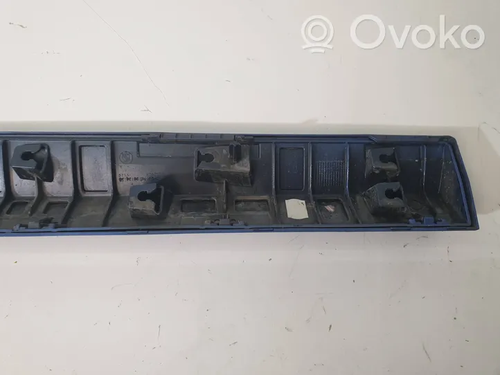 BMW X1 F48 F49 Takaoven lista (muoto) 8060273