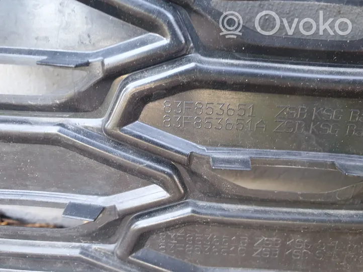 Audi Q3 F3 Etupuskurin ylempi jäähdytinsäleikkö 83F853651C