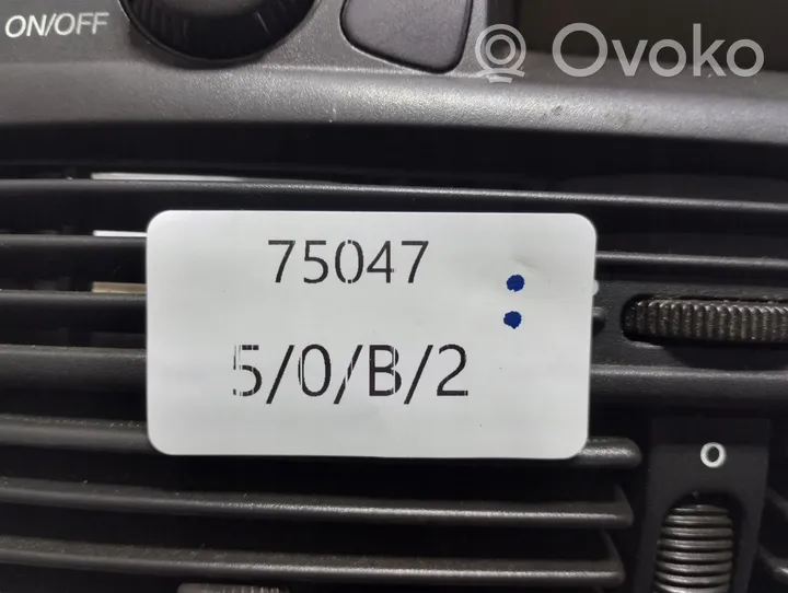 Fiat Punto (188) Boczna kratka nawiewu deski rozdzielczej 7641374316