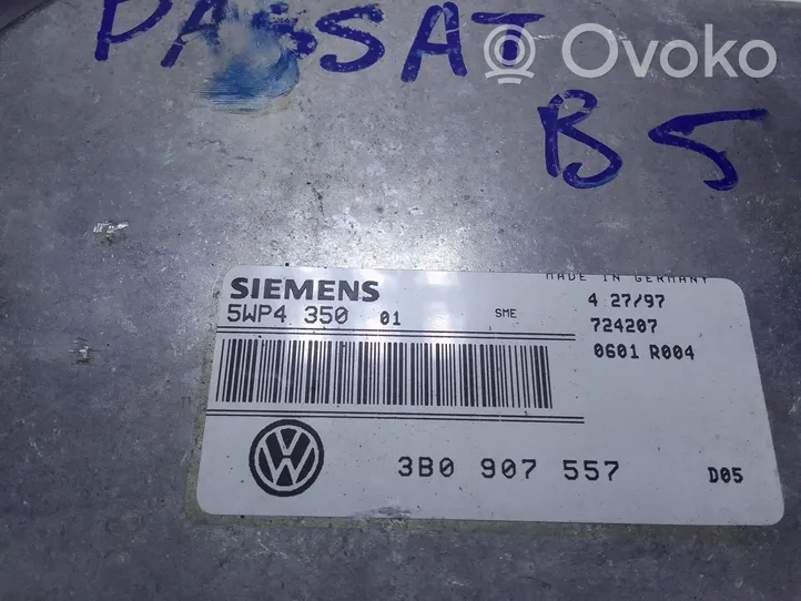 Volkswagen PASSAT B5 Moottorinohjausyksikön sarja ja lukkosarja 3B0907557