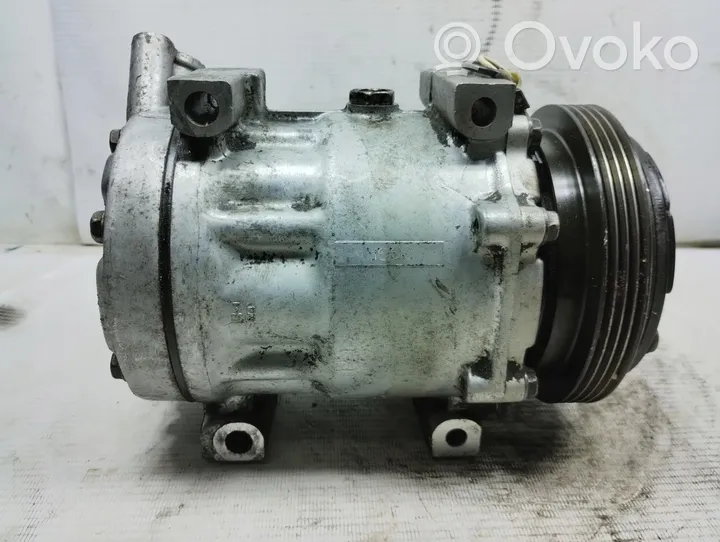 Renault Clio I Klimakompressor Pumpe 7700875357