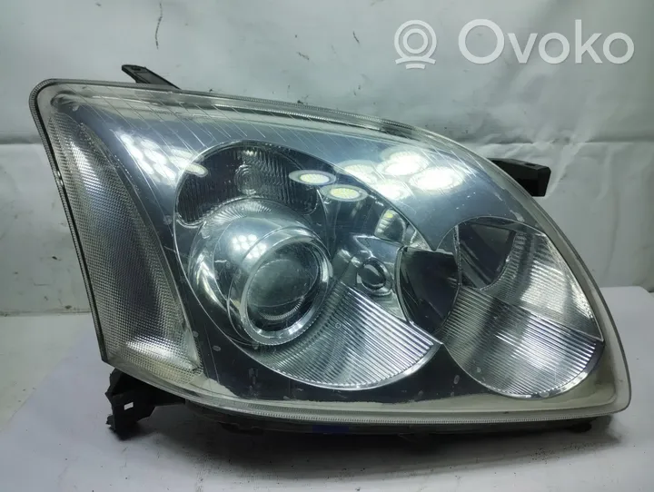 Toyota Avensis T250 Lampa przednia LAMPA