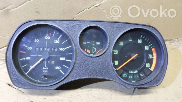 Volkswagen PASSAT Licznik / Prędkościomierz 