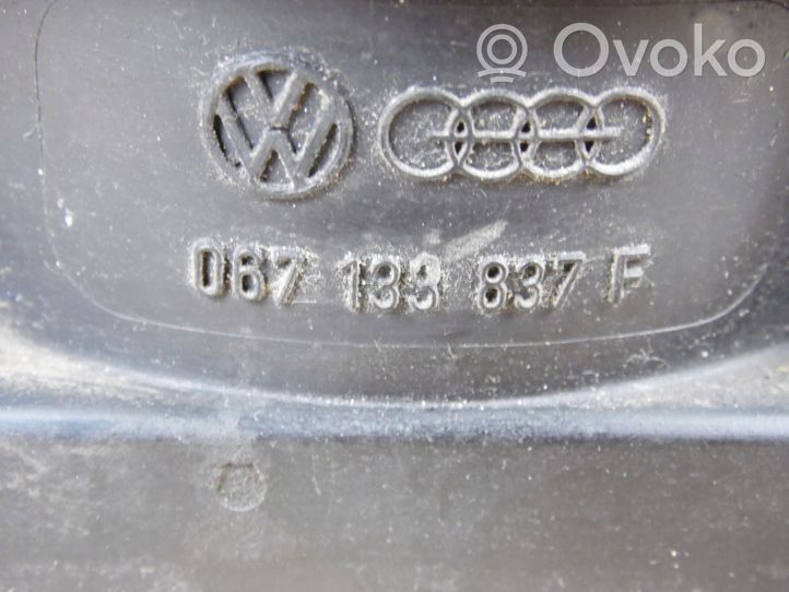 Volkswagen Golf II Wspornik / Mocowanie obudowy filtra powietrza 067133837F